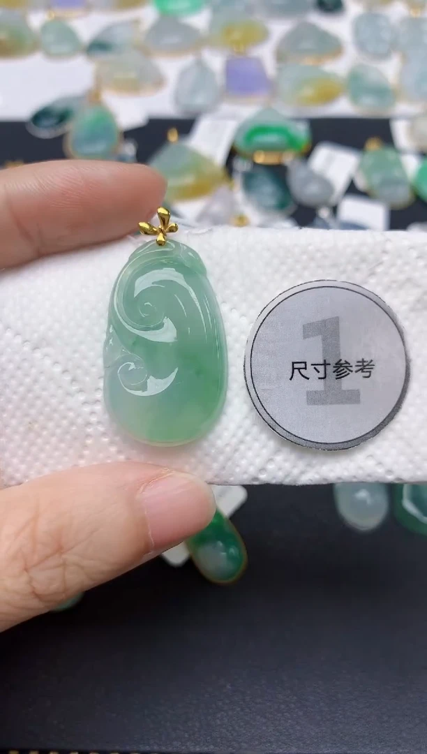 翡翠18K金镶嵌颈饰天然缅甸A货翡翠