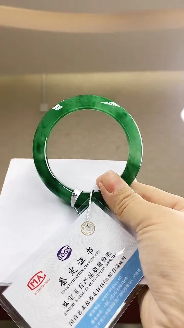 未镶嵌手镯石英质玉（非洲翠）1