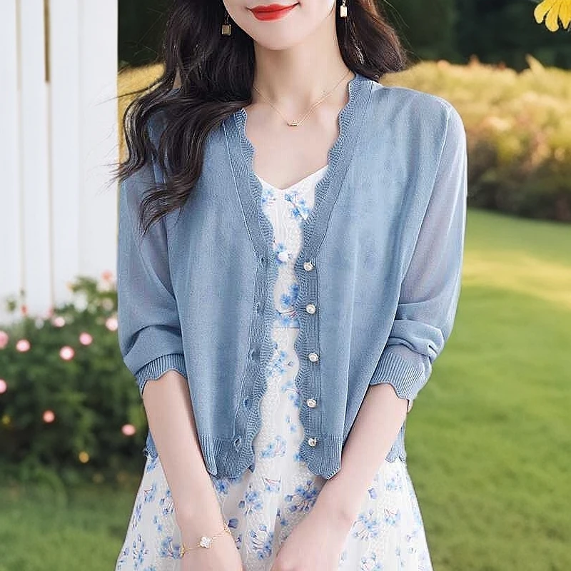 200斤可穿V领上衣女新款薄款裙子外搭开衫披肩宽松大码洋气针织衫