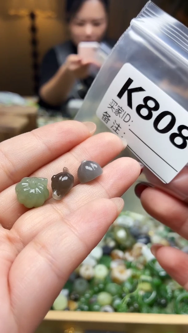 颈饰未镶嵌和田玉3个