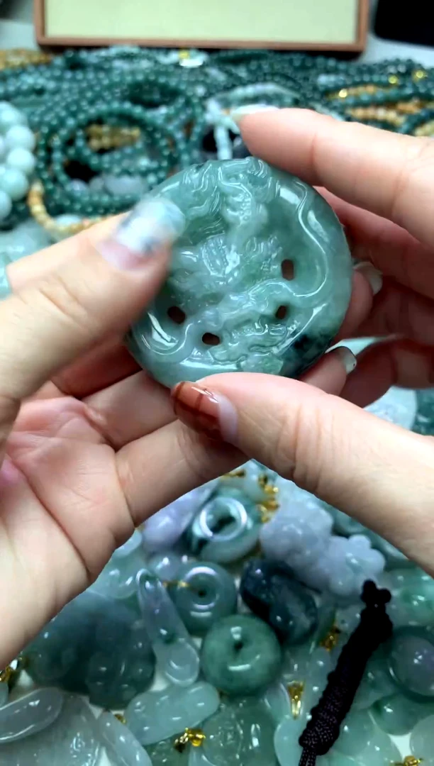 颈饰未镶嵌翡翠1