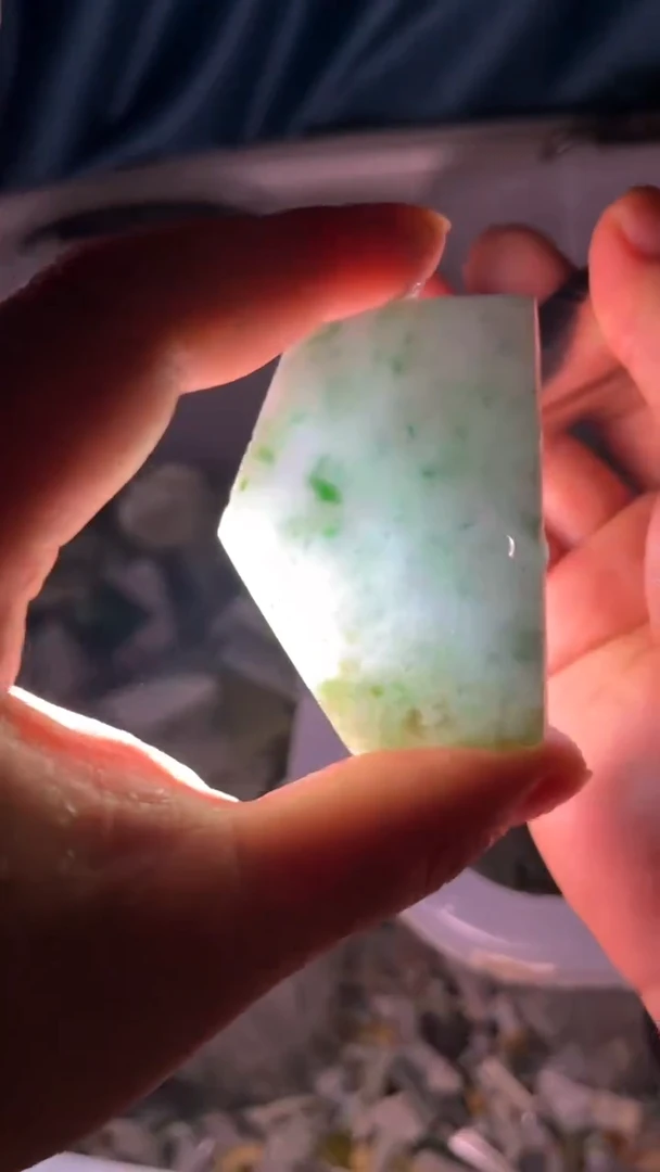 翡翠挂件未镶嵌翡翠