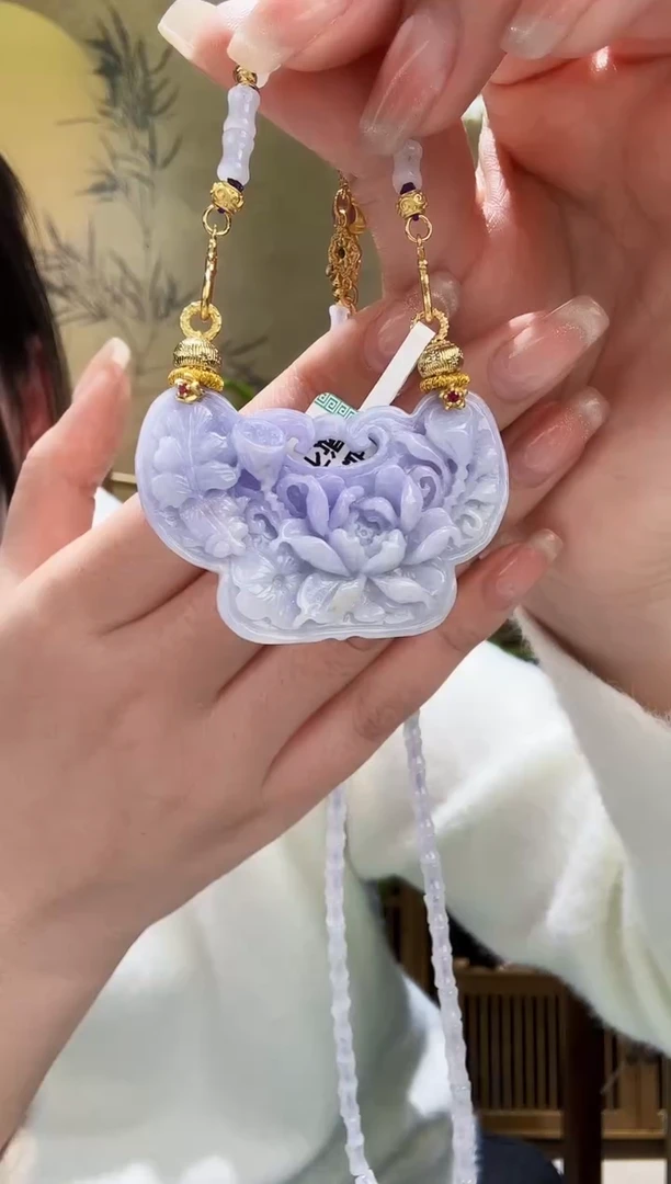 颈饰未镶嵌翡翠吊坠