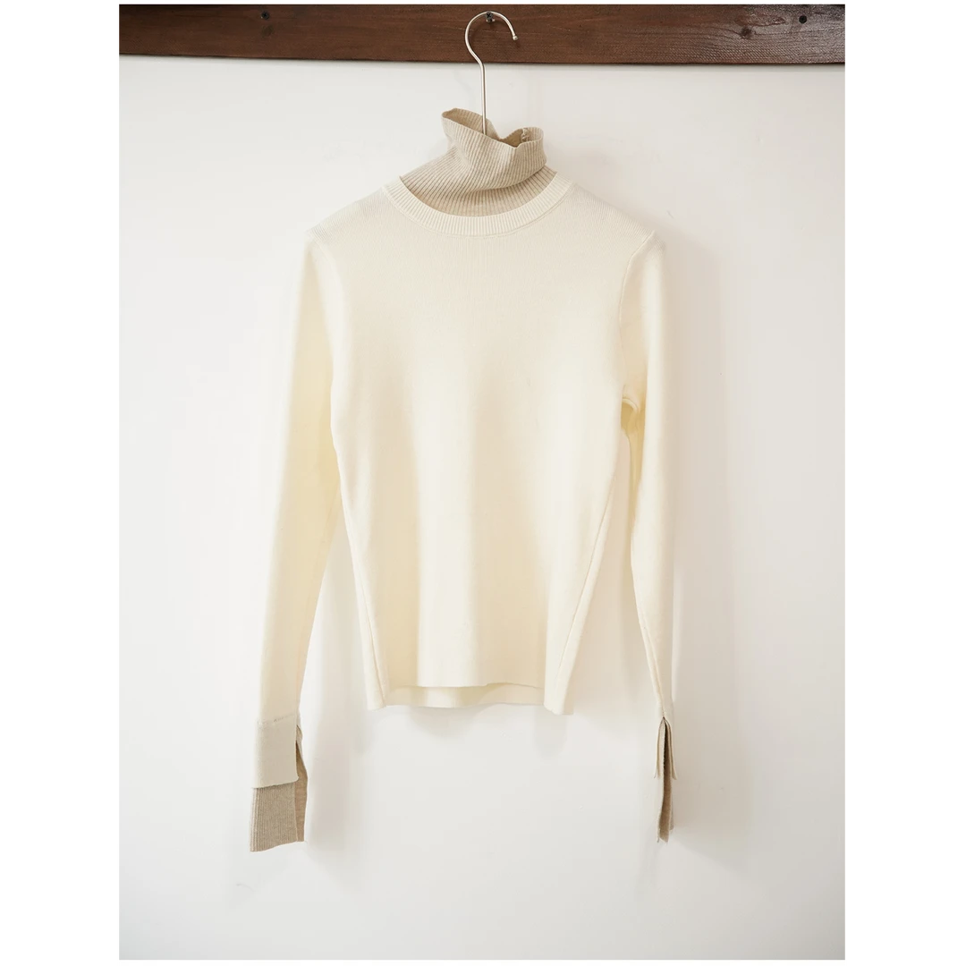 米色假两件高领针织衫