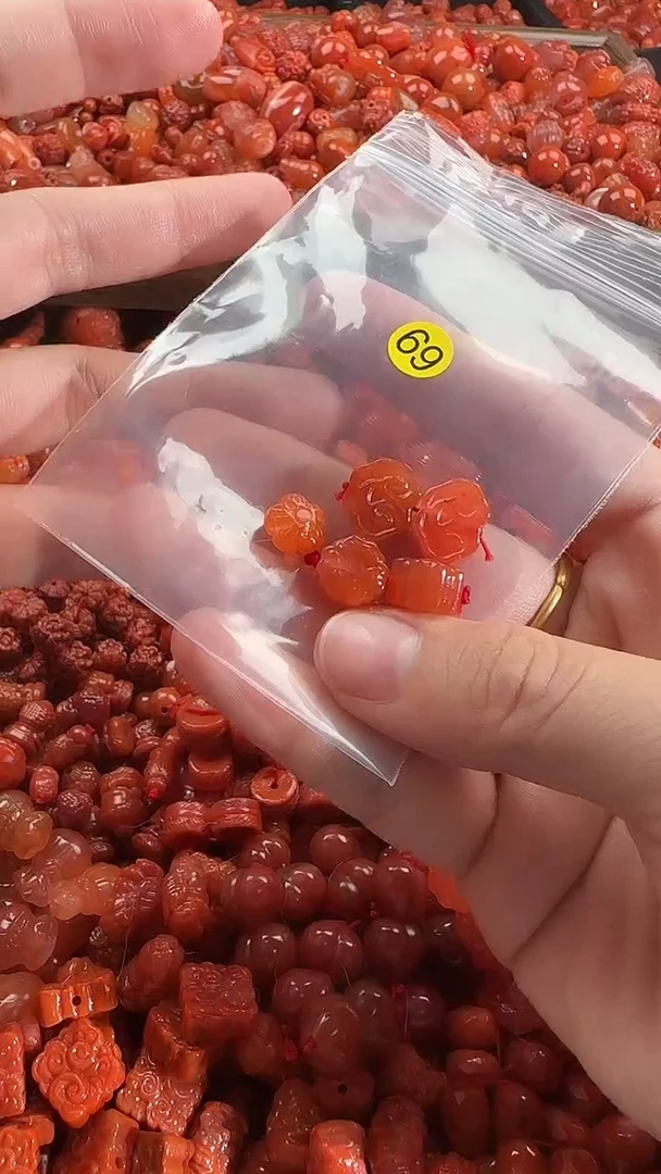 颈饰未镶嵌南红玛瑙1