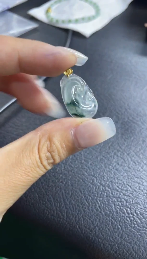 18K金镶嵌定制翡翠如意