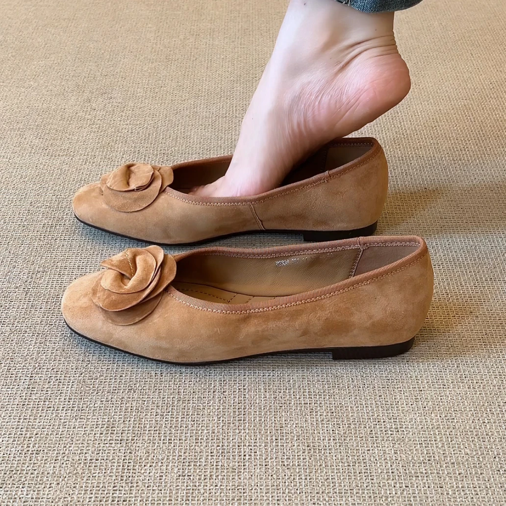 RubyL/1cm简约复古磨砂圆头立体花朵纯色浅口一脚蹬平底单鞋女款