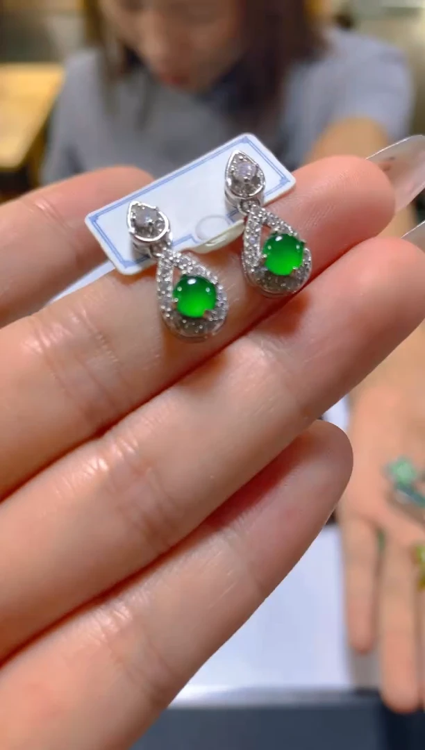 未镶嵌翡翠耳饰多样性发一