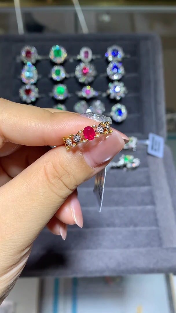 18K金镶嵌戒指红宝石0.5CT