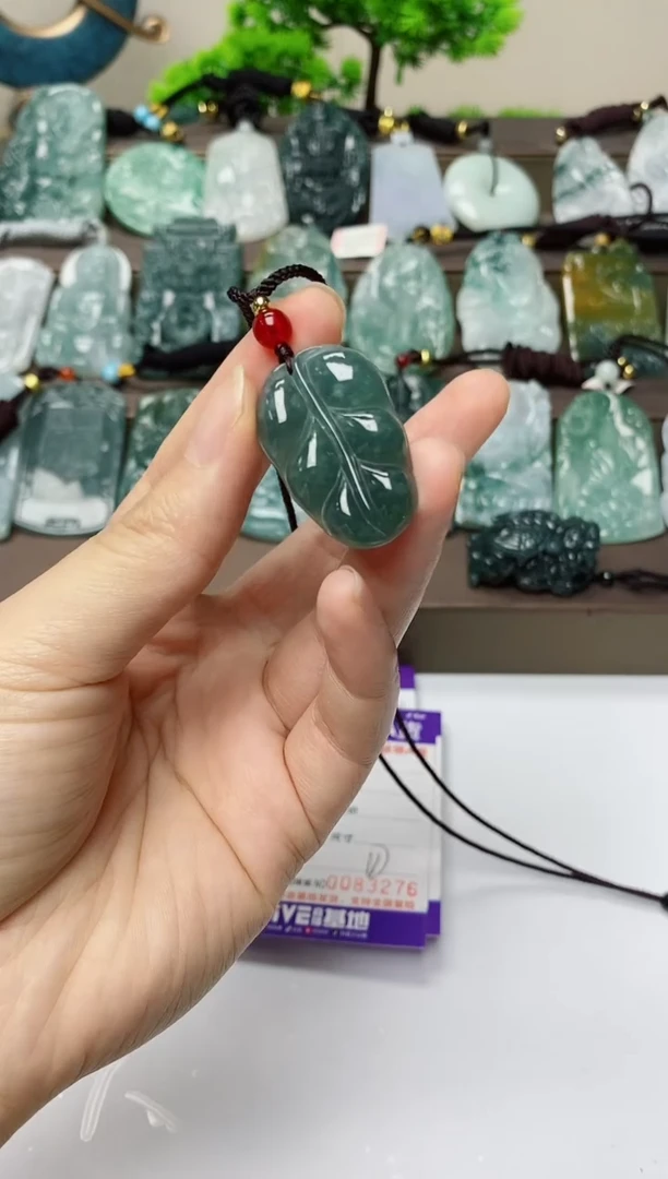 翡翠未镶嵌颈饰