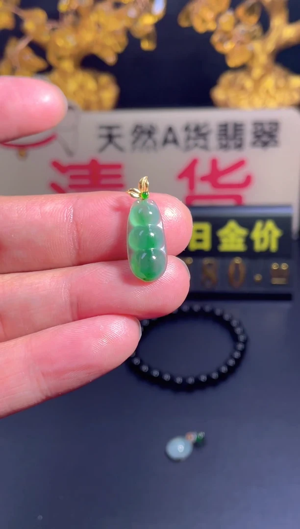 翡翠18K金镶嵌颈饰