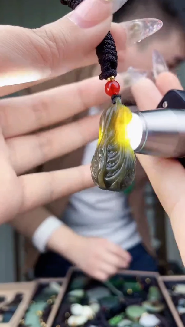 【闪购商品】和田玉挂件未镶嵌拍一发一，多样性发货！