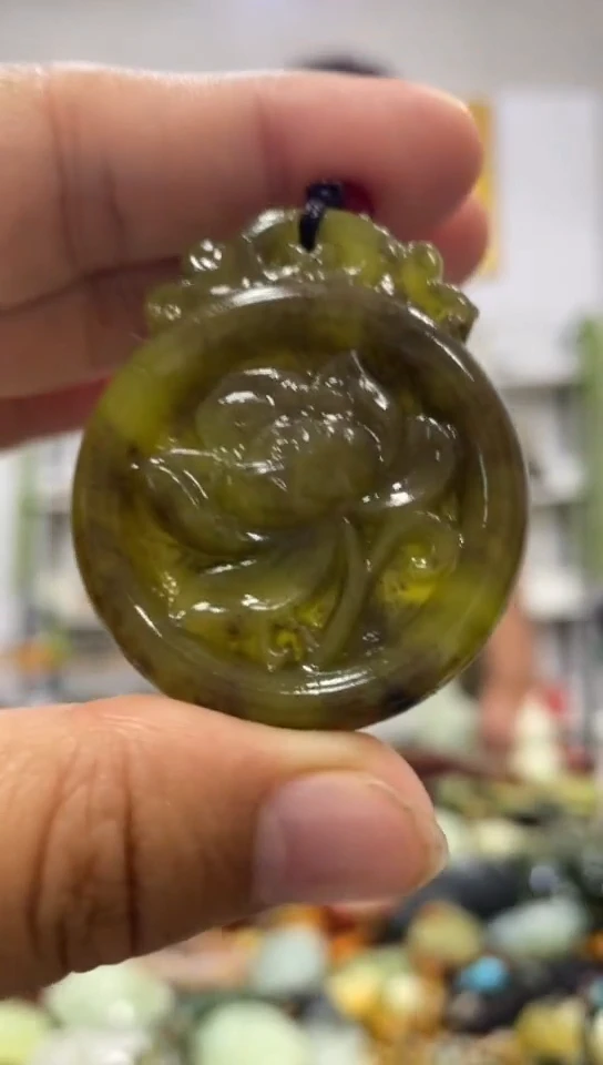 未镶嵌岫玉吊坠