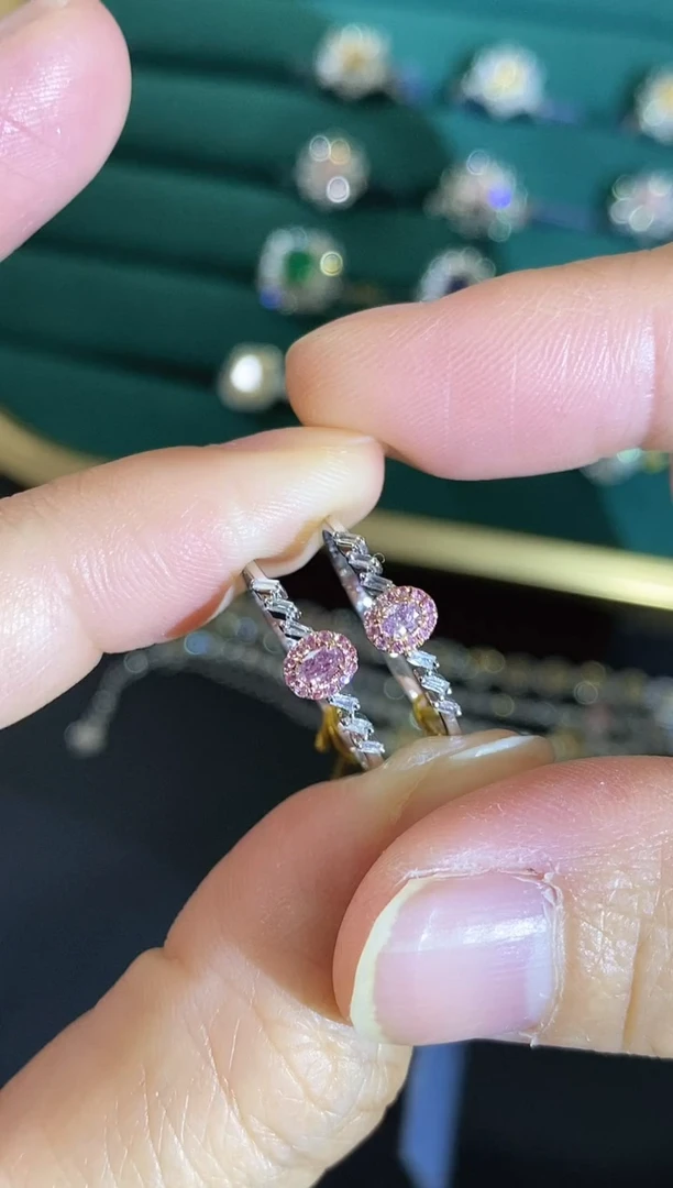 18K金镶嵌戒指钻石多样性发一