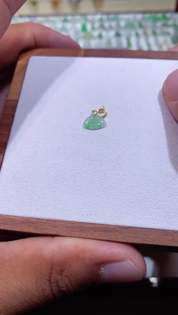 颈饰18K金镶嵌翡翠11111