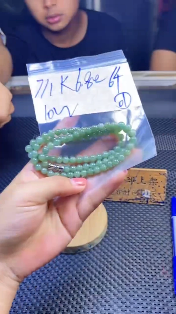 定制翡翠未镶嵌小*蜂天然缅甸A货翡翠，多样性发货只发其一