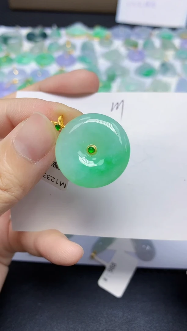 翡翠18K金镶嵌颈饰天然缅甸翡翠A货