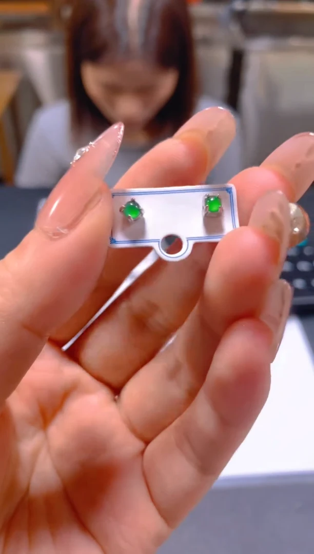 未镶嵌翡翠耳饰多样性发一