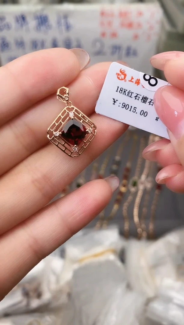 18K金镶嵌耳饰石榴石--专柜--