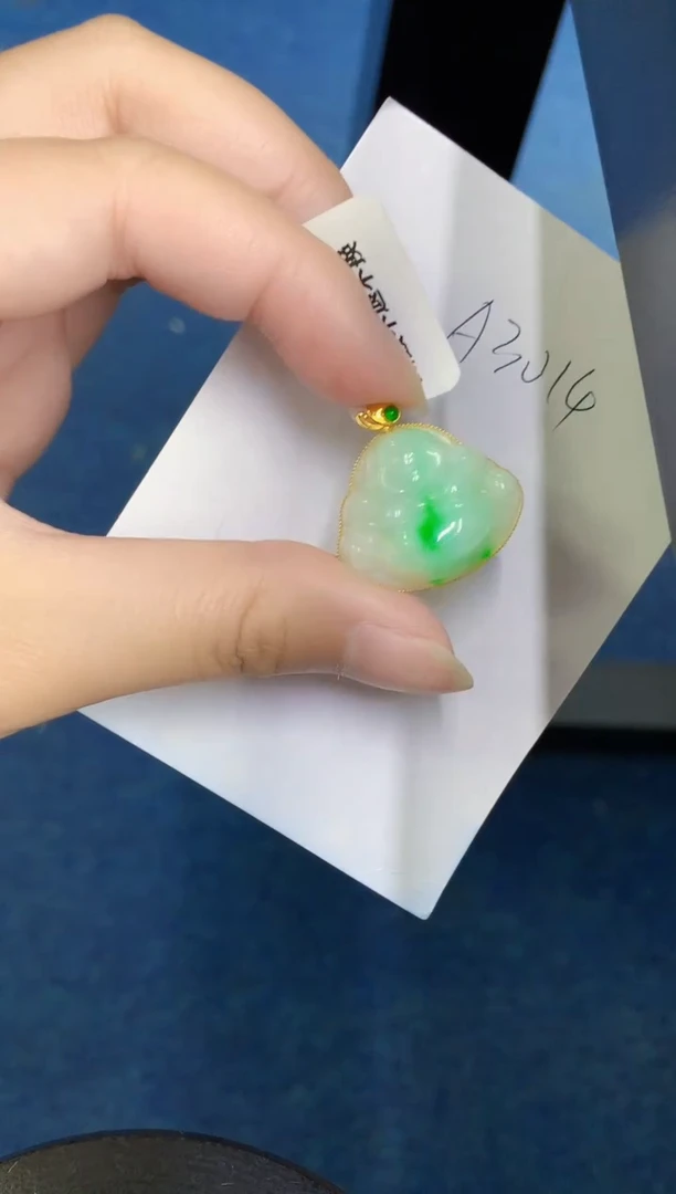 翡翠18K金镶嵌颈饰000000000