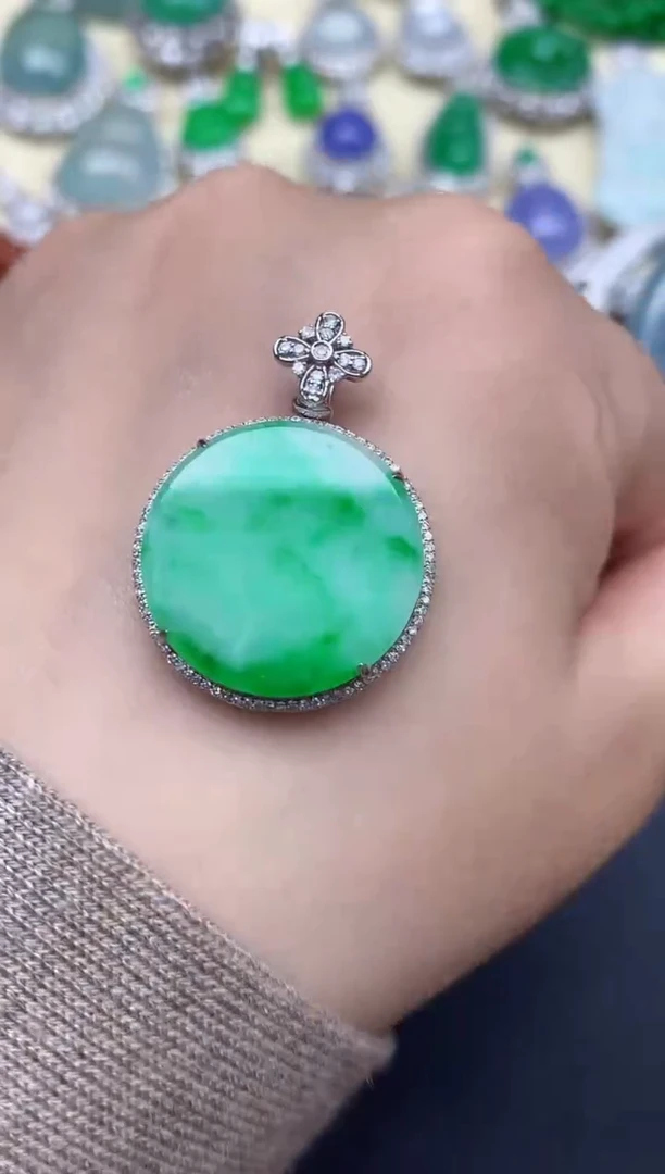 颈饰18K金镶嵌翡翠138-中国好珍宝