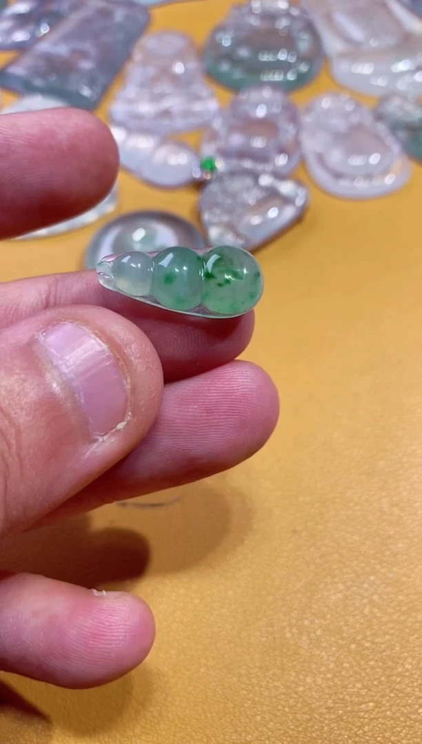 翡翠挂件未镶嵌豆子248