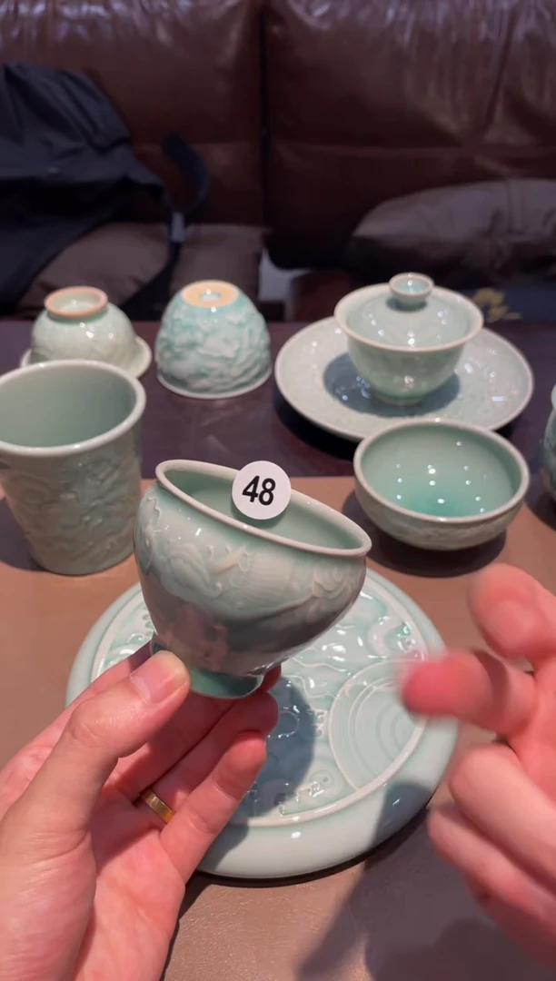 48窑承龙泉青瓷龙纹鸡腿杯