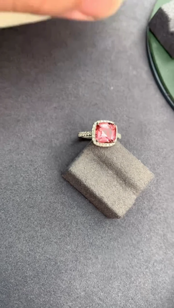 【闪购商品】碧玺戒指18K金镶嵌2.9ct粉碧玺戒指