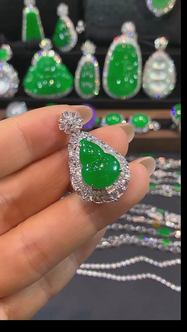 吊坠(不含链)18K金镶嵌翡翠吊坠