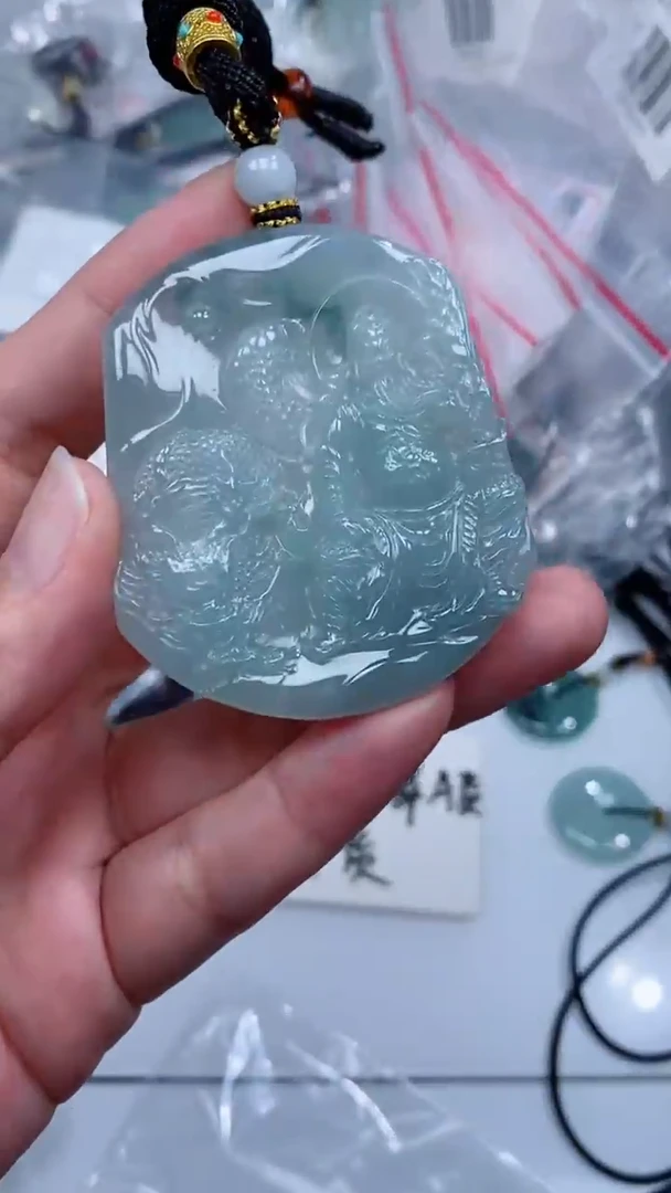 颈饰未镶嵌翡翠吊坠