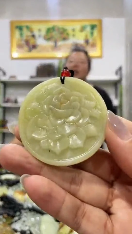 岫玉未镶嵌吊坠