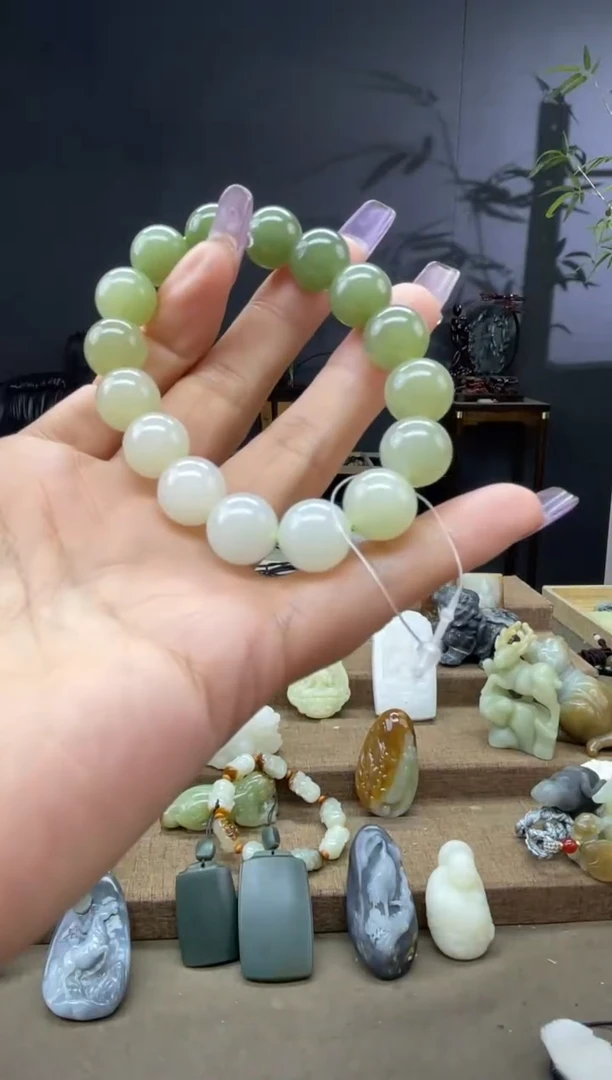 颈饰未镶嵌和田玉1