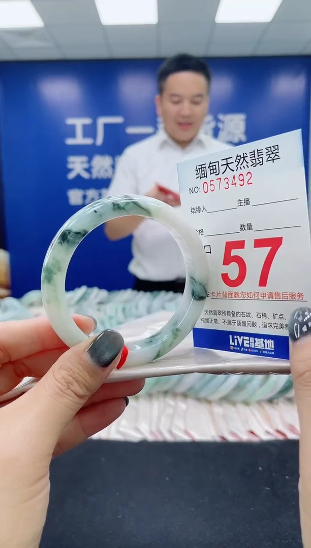 未镶嵌手镯翡翠天然翡翠手镯