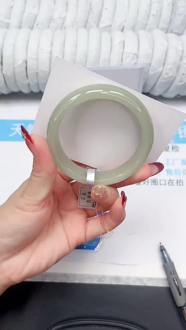 未镶嵌手镯石英质玉167-56.2DK