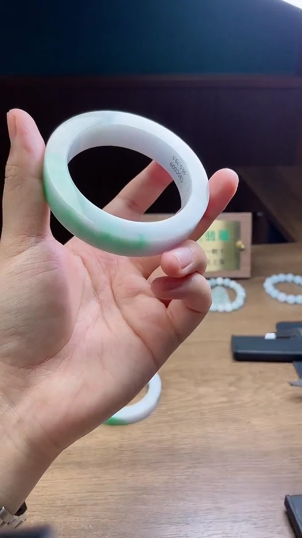 未镶嵌手镯定制翡翠?****?定制