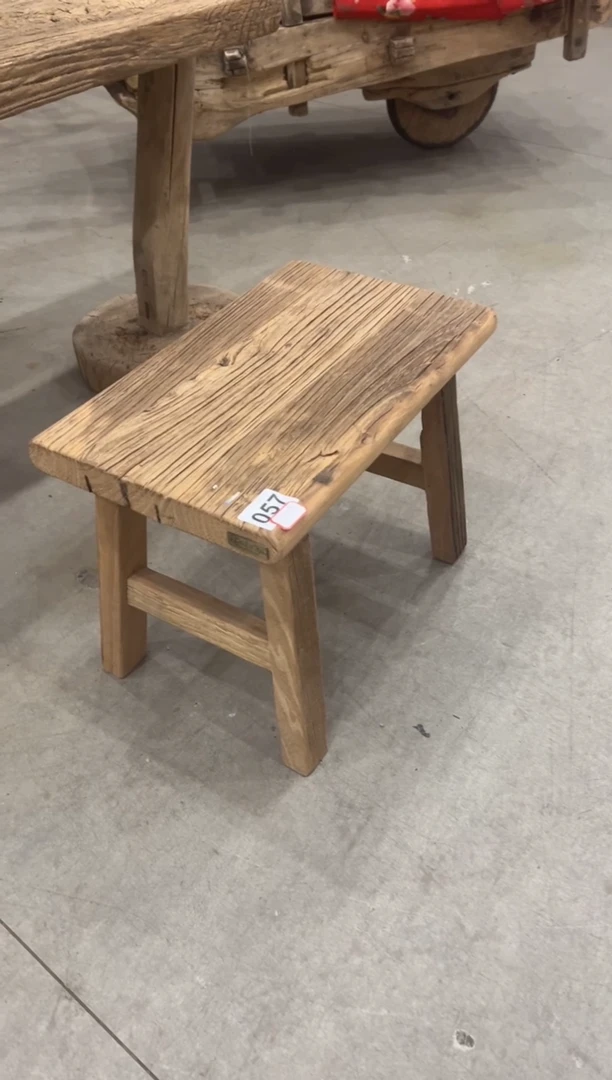 木（非红木类）凳子