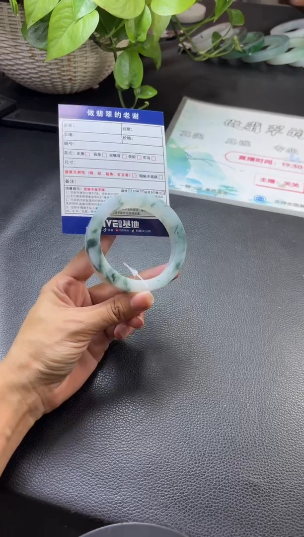 未镶嵌定制手镯不退不换定制翡翠M****r定制手镯不退不换