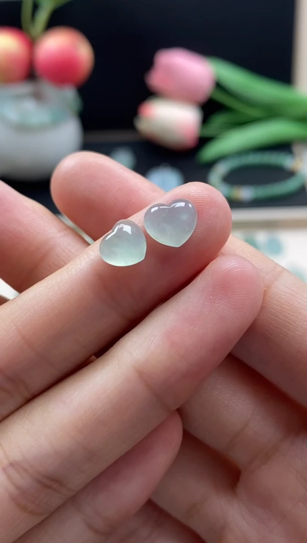 翡翠未镶嵌颈饰翡翠晴底爱心