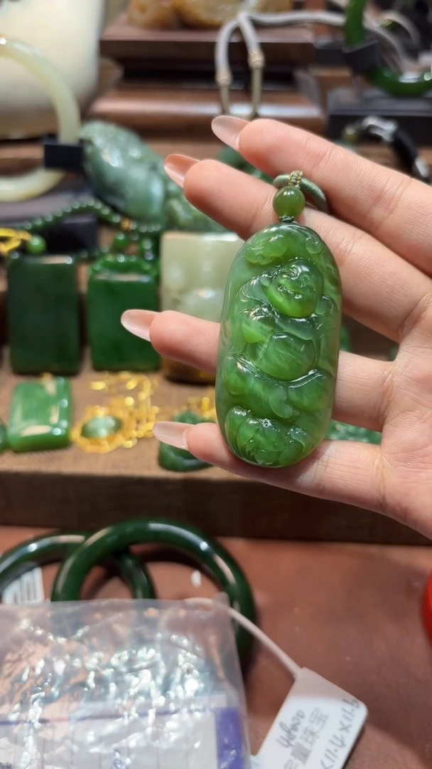 颈饰未镶嵌和田玉（碧玉）1