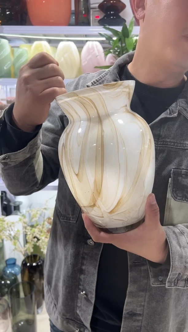 黄白勾丝水墨花瓶微瑕介意勿拍