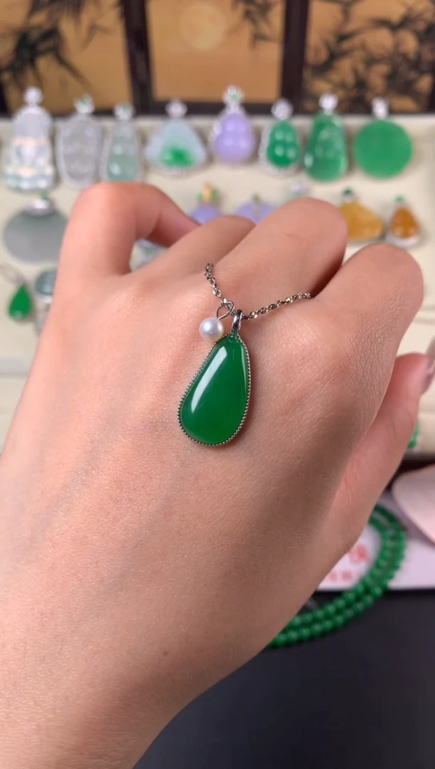 吊坠(不含链)18K金镶嵌翡翠吊坠