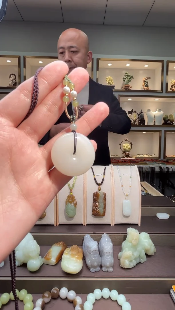 颈饰未镶嵌和田玉苏