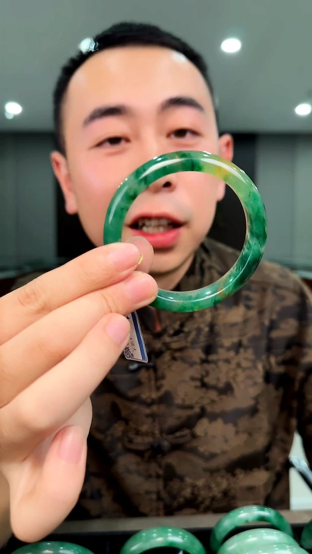 未镶嵌手镯石英质玉56.8