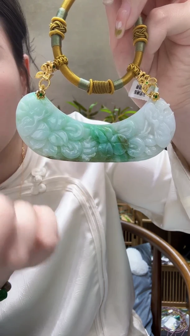 翡翠未镶嵌颈饰吊坠