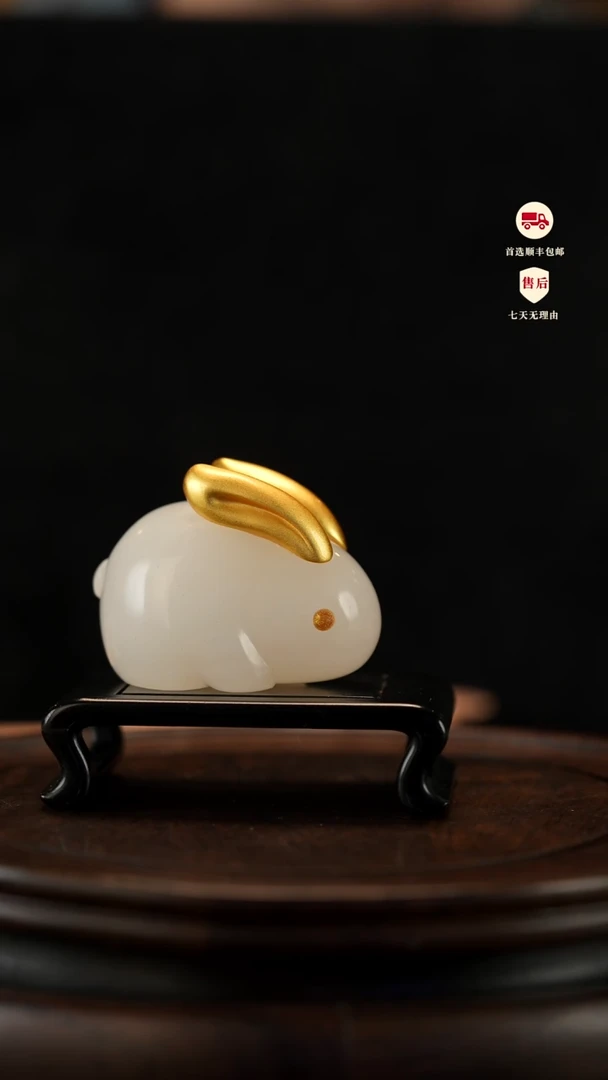 云南石荔枝白雕刻：玉兔摆件