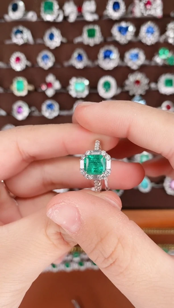 【闪购商品】祖母绿18K金戒指18K金镶嵌1.6克拉