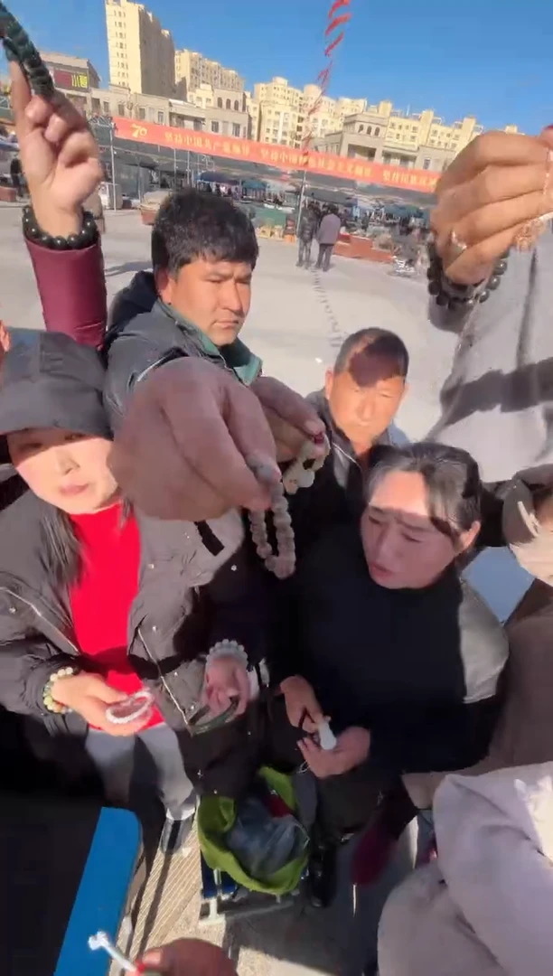 未镶嵌和田玉（糖玉）挂件和田玉