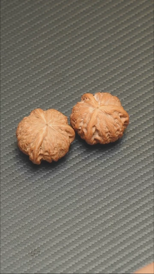 吊坠文玩核桃40铁锤奔 25年头货
