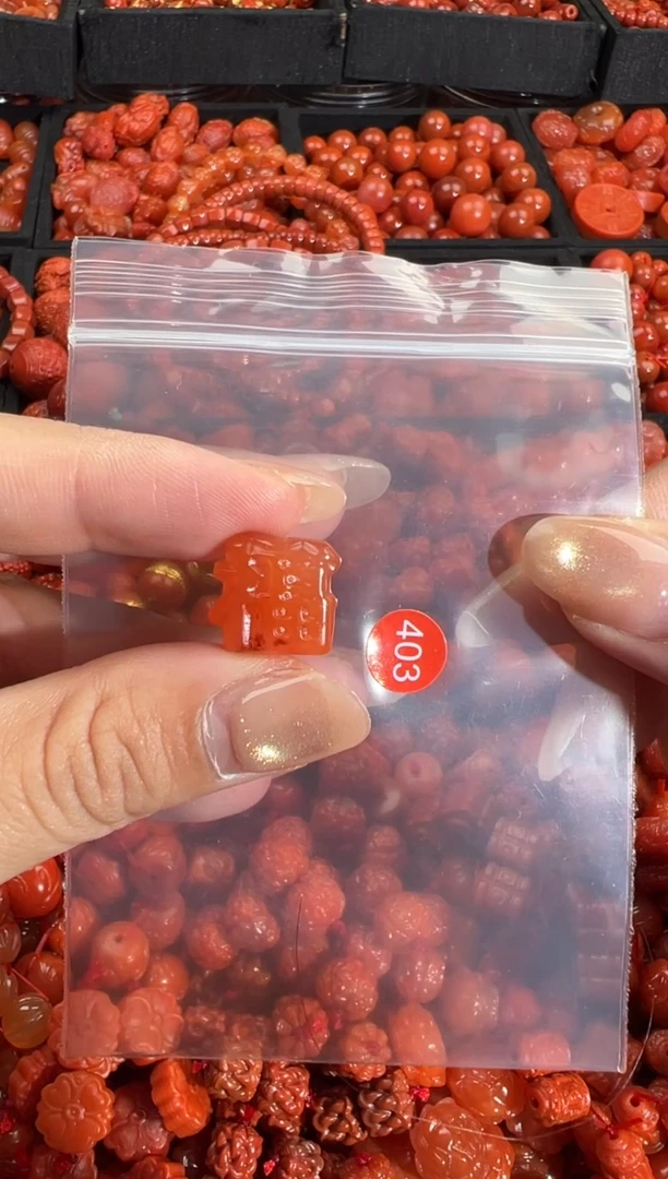 南红玛瑙未镶嵌颈饰1