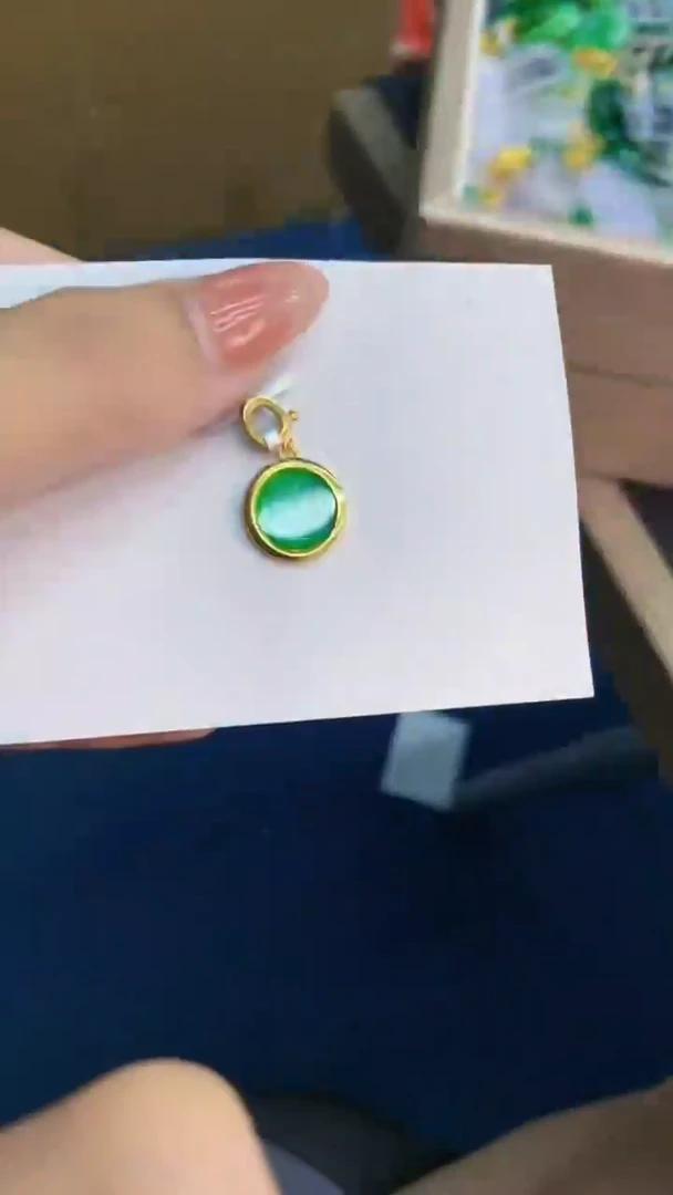 翡翠未镶嵌颈饰           1